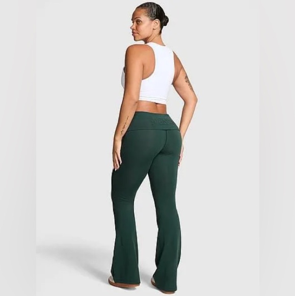 SOLD
Victory Secret PINK All-Day Cotton Foldover Flare Leggings- S